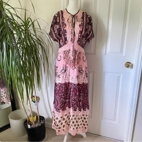 farm rio glam tapestry laces short-sleeve maxi dress Farm Rio Anthropologie Glam Tapestry Laces Short Sleeve Maxi Dress Medium